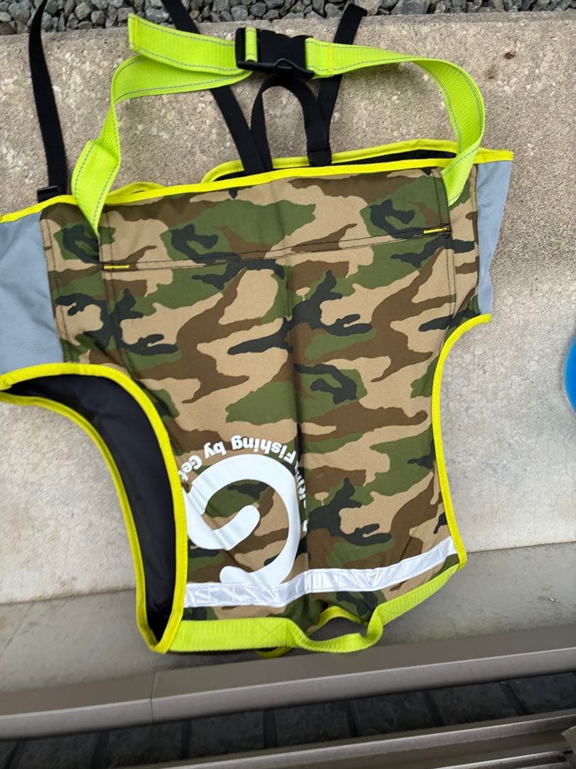 海遊び　川遊び　マリンシューズ　浮き輪　ライフジャケット