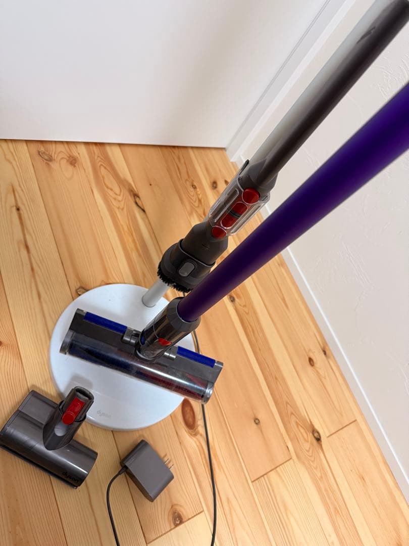 【充電スタンド付】ダイソン Digital Slim Fluffy SV18FF