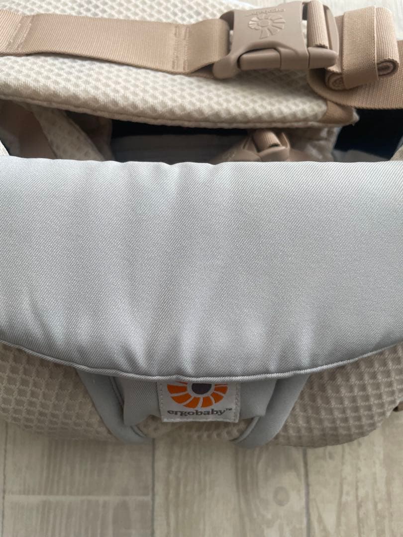 エルゴベビー抱っこ紐 オムニブリーズ サンドベージュ　ポーチ付き
