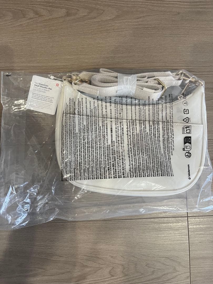 新品City Essentials Small Shoulder Bag 3L