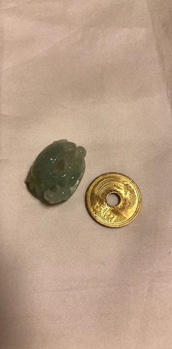 天然本翡翠透かし彫刻？