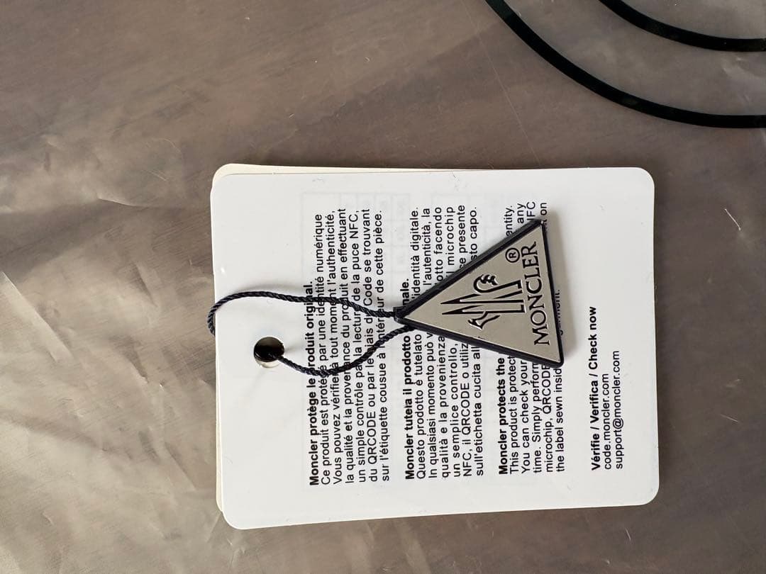 MONCLER ブラック マヤダウンジャケット フード付き