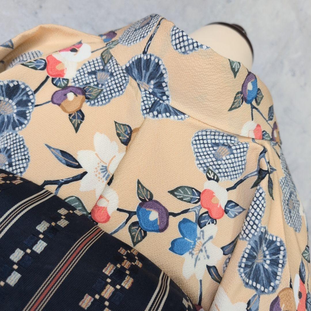 小紋単品　着物　正絹　椿　花柄　黄ベージュ地　可愛　着物美品　D2