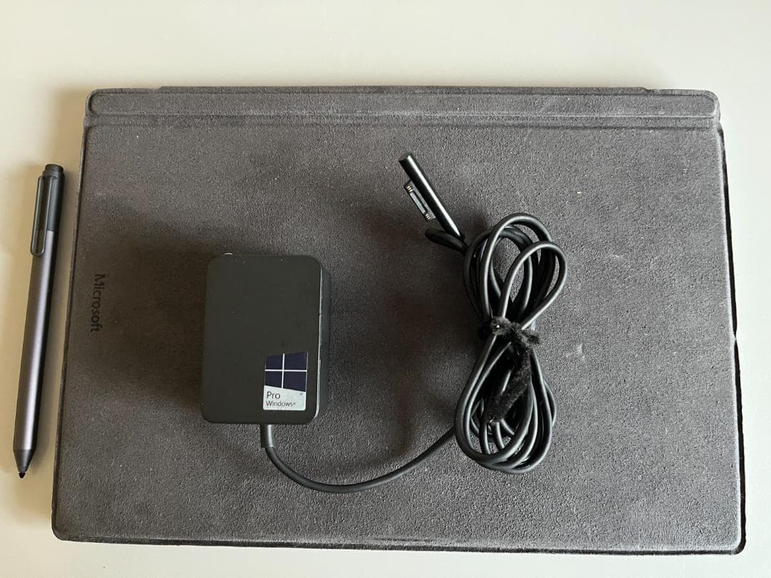 Microsoft Surface pro 5（箱あり）