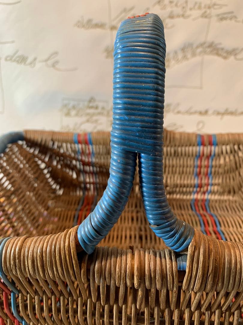 フランス製　アンティーク　ビニールの編み込みの色合いと形が素敵なバスケット！