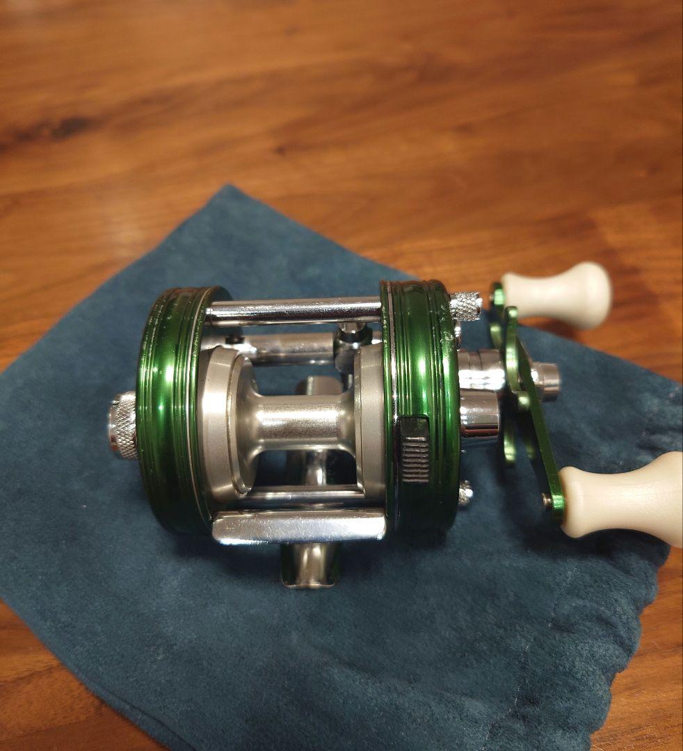 ABU Ambassadeur 2500C ノスタルジアグリーン