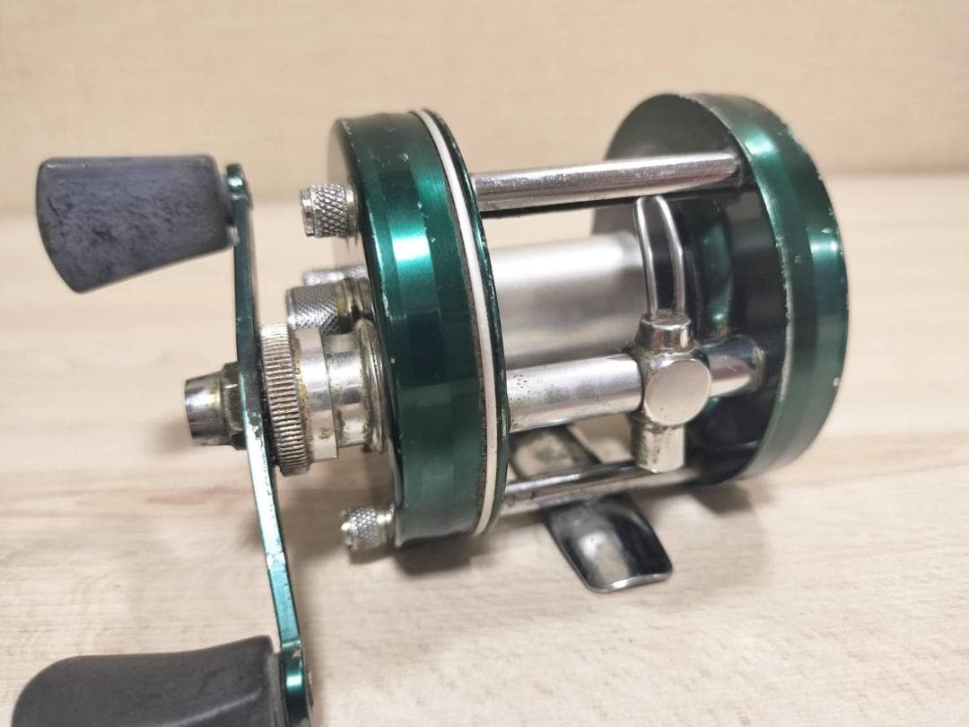 ★アブガルシア　アンバサダー5000D　ビンテージ　リール グリーン