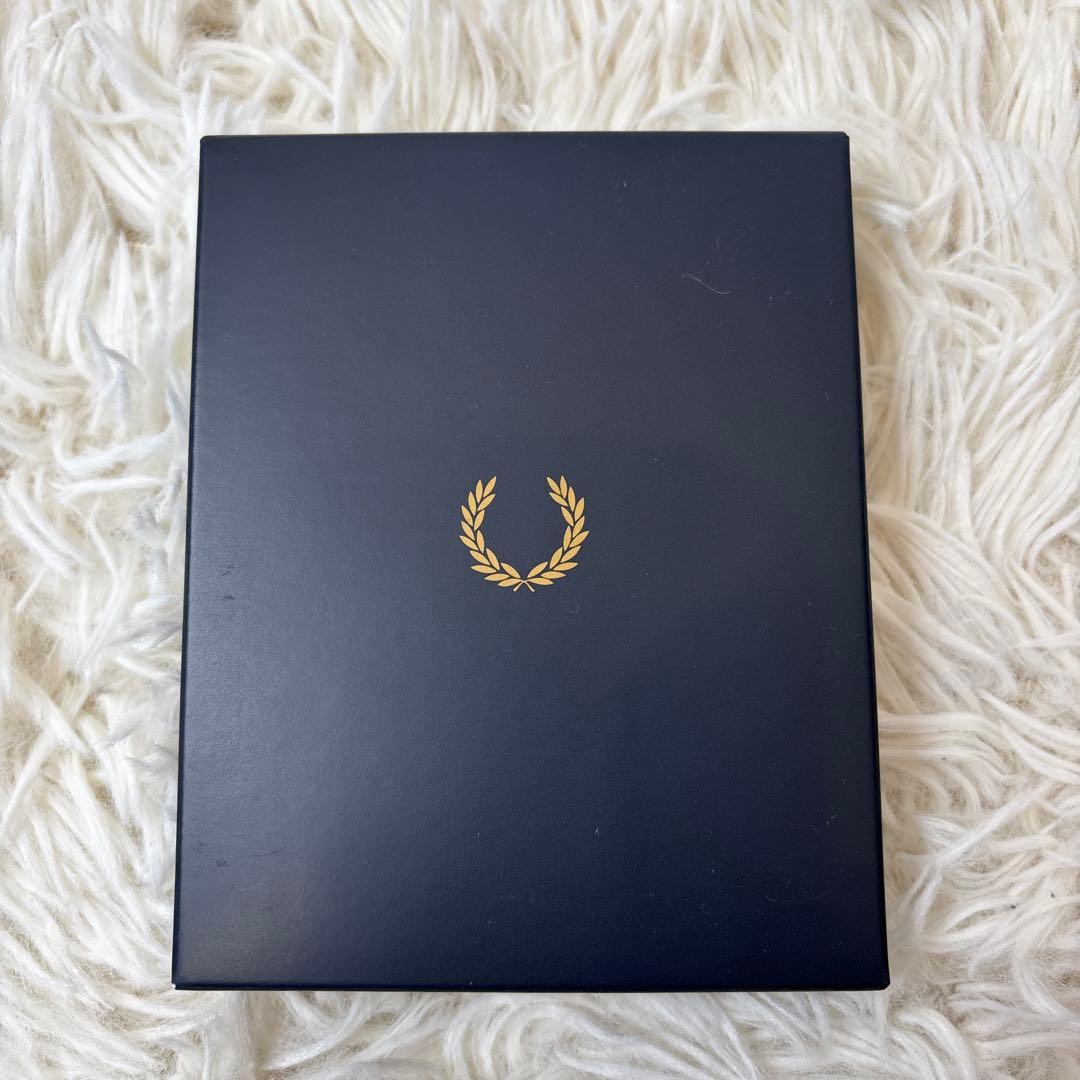 新品☆未使用【フレッドペリー】ゴールド　ロゴデザイン　刻印　キーリング