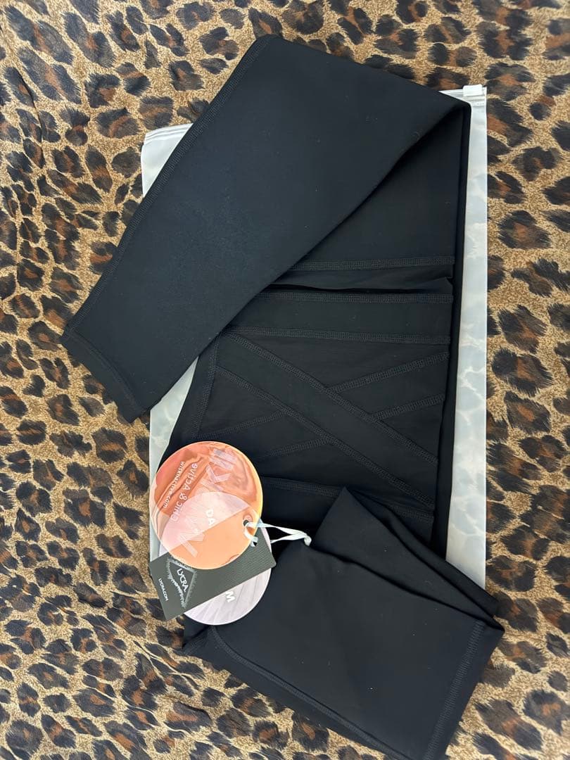 WISKII 新品未使用タグ付き　ヨガ　トレーニング　ウエア　レギンス　黒