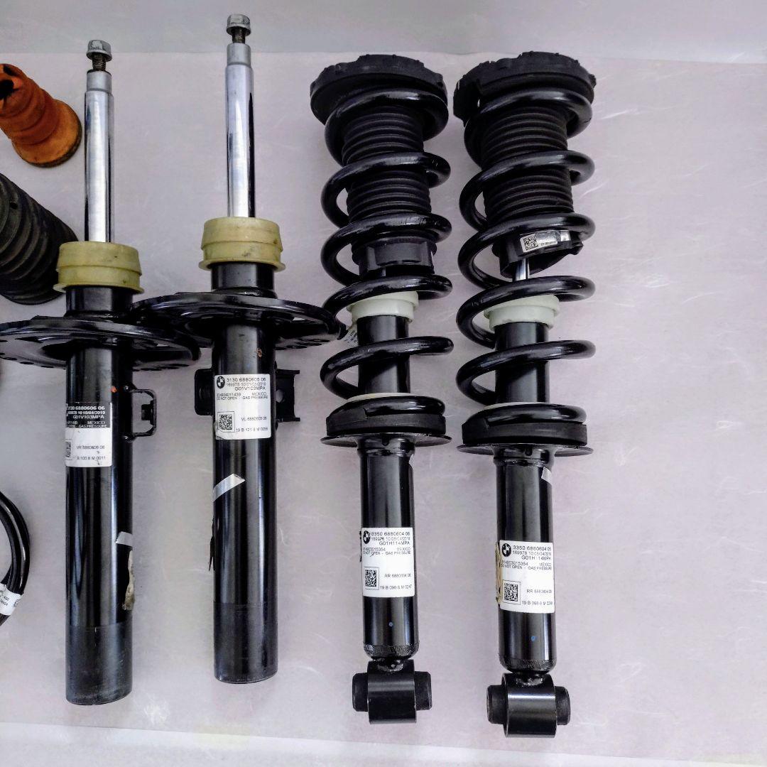 ぷぷえみ【】純正品 (G01) X3 M40d 純正サスペンション