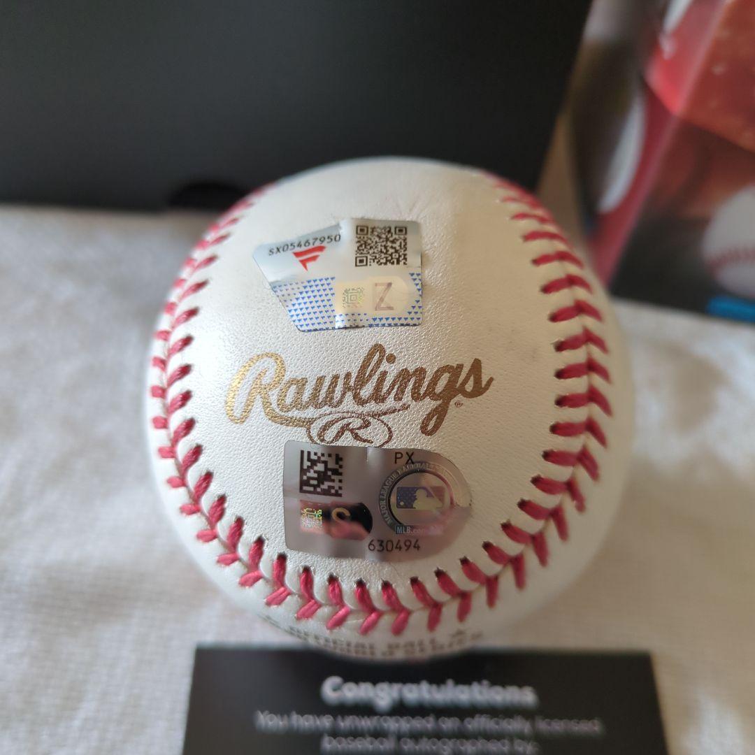 フィリーズのチェイスアトリー選手の直筆サインボールです。証明付きです。