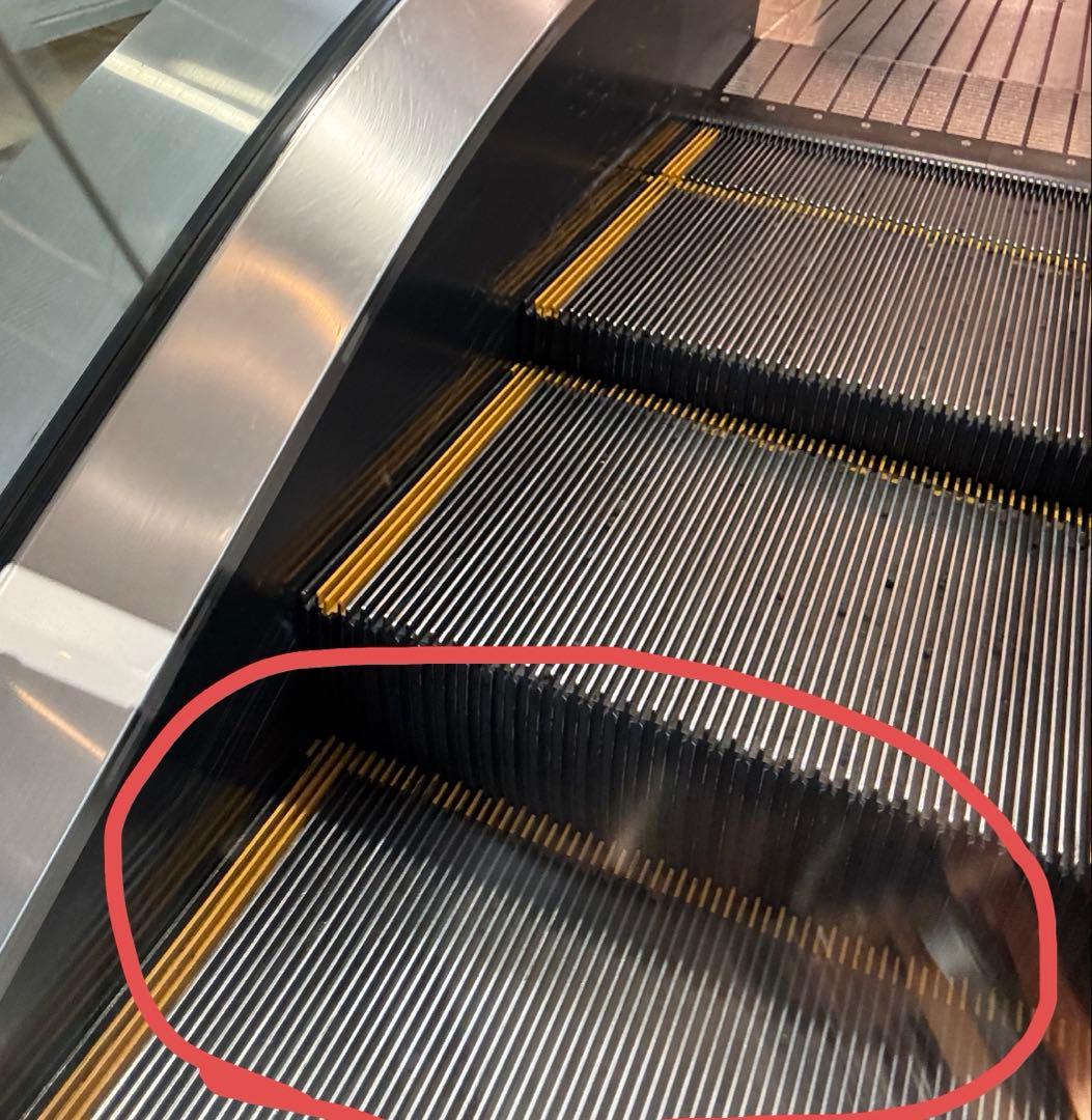 256GB iPhone 15 Pro 訳あり(画面割れ/非純正液晶/内カメ不良