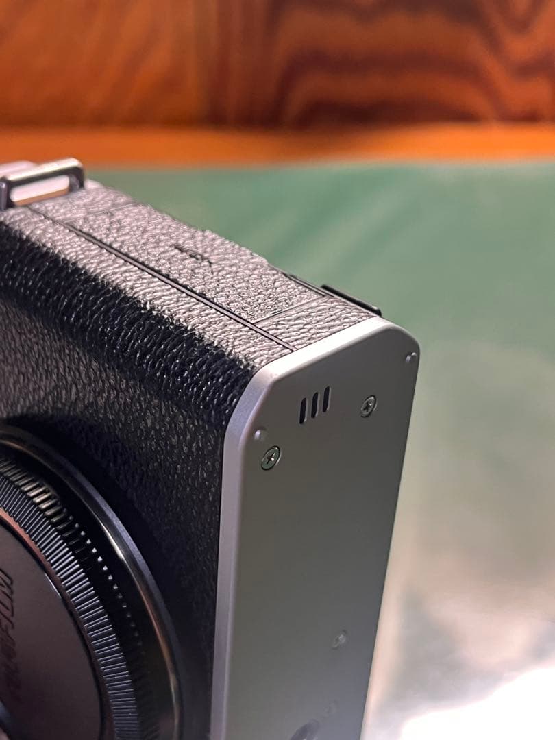 【値下げ中】Fujifilm X-E4 ミラーレスカメラ ボディ シルバー