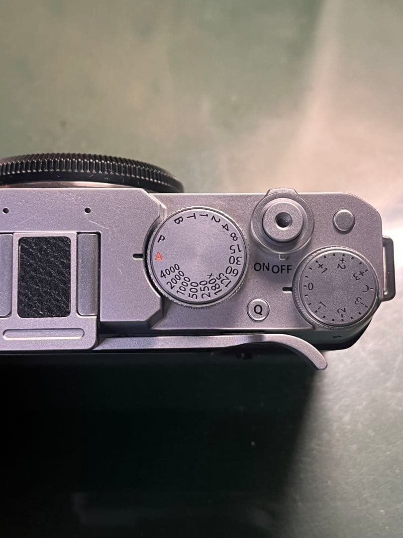 【値下げ中】Fujifilm X-E4 ミラーレスカメラ ボディ シルバー