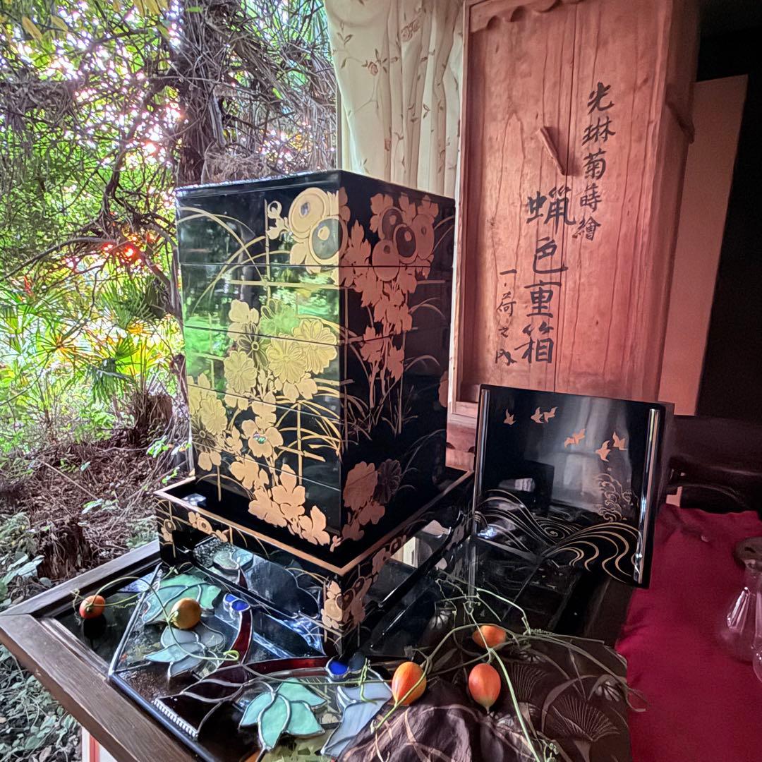 2210様感謝‼️JAPAN蝋色『光琳菊蒔絵五段重二枚蓋』螺鈿光琳　台座付　桐箱入