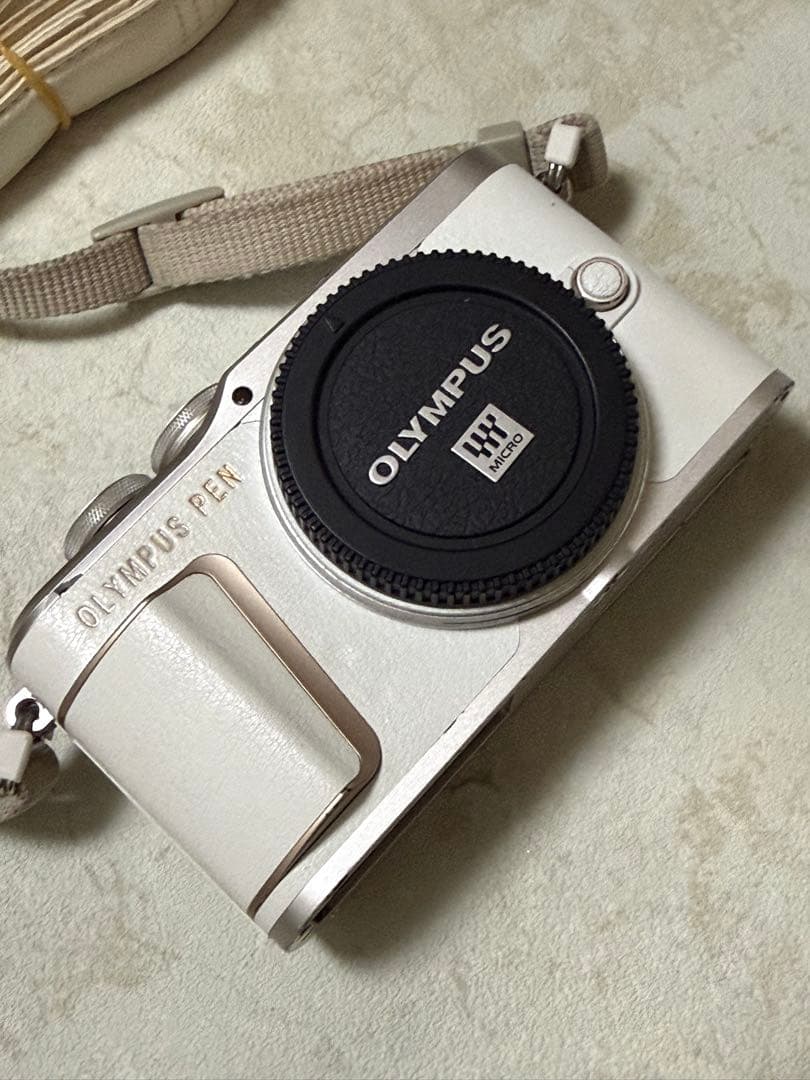 【ジャンク品】OLYMPUS PEN E-PL10 シルバー 本体ストラップ付き