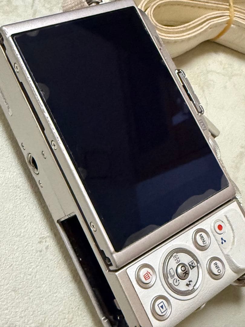 【ジャンク品】OLYMPUS PEN E-PL10 シルバー 本体ストラップ付き