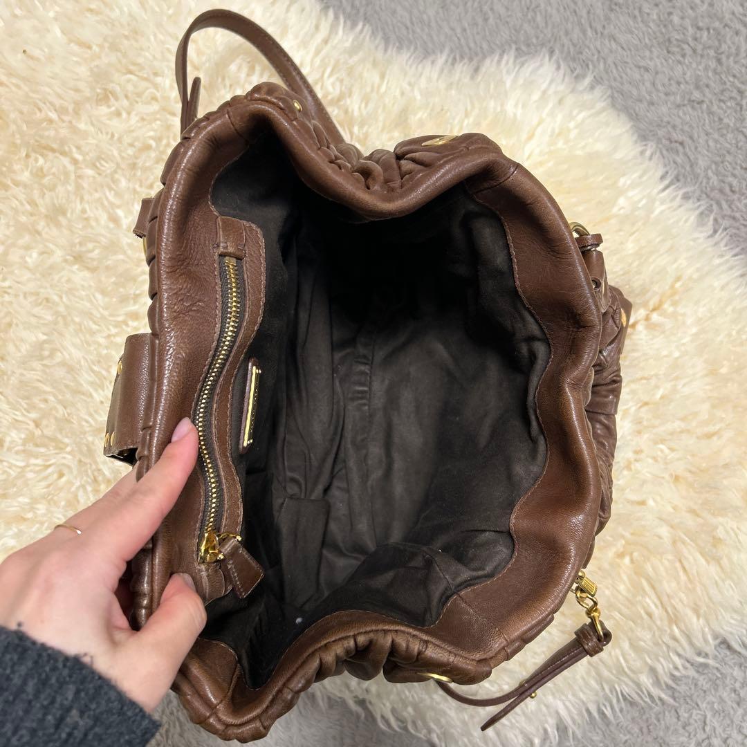 Miu Miuミュウミュウ　マテラッセレザー2WAYハンドバッグ