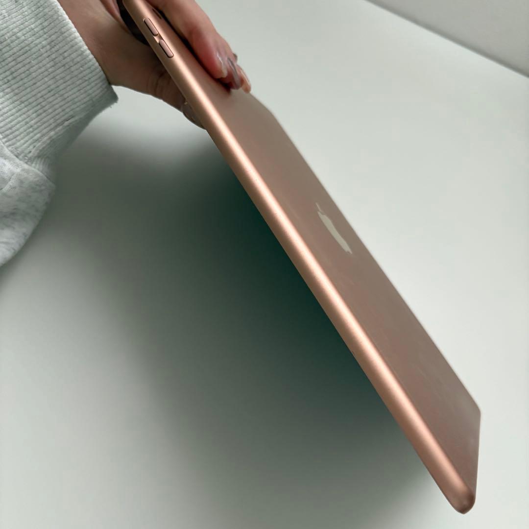 【画面割れ・操作可能】iPad 第8世代 32GB ゴールド Wi-Fiモデル