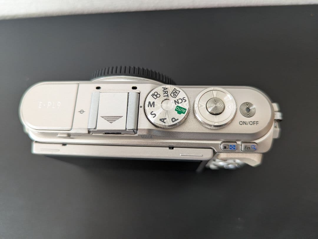 OLYMPUS PEN E-PL9 ホワイト レンズキット