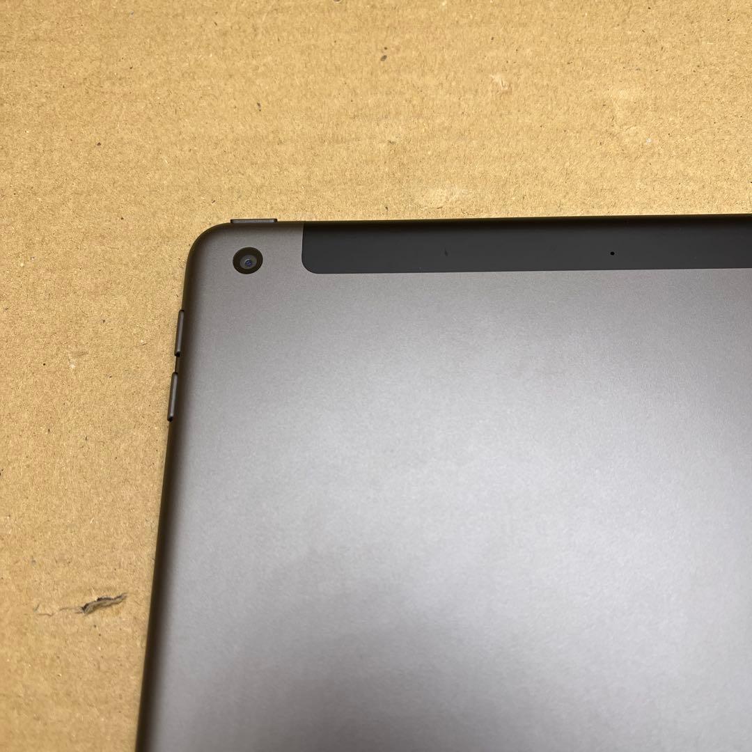 iPad (第７世代)Wi-Fi + Cellular 32GB スペースグレイ