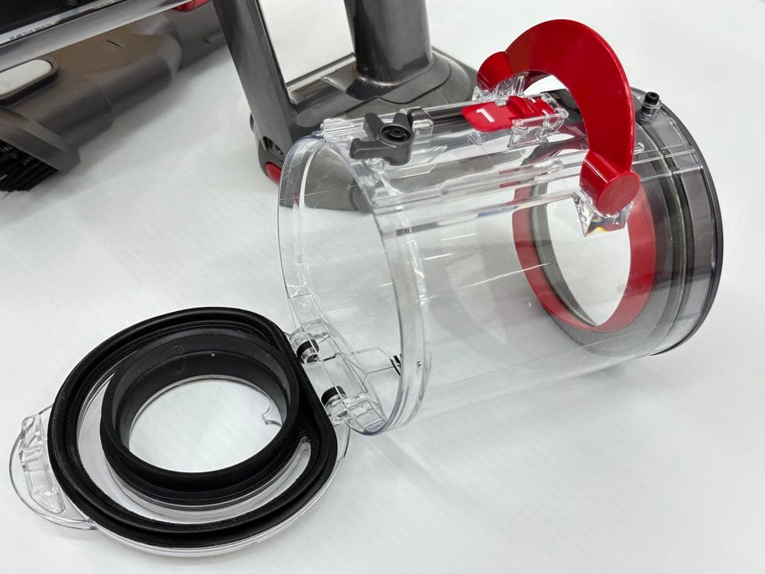 ダイソン　掃除機　dyson デジタルスリムV8 SV18 本体　バッテリー付き