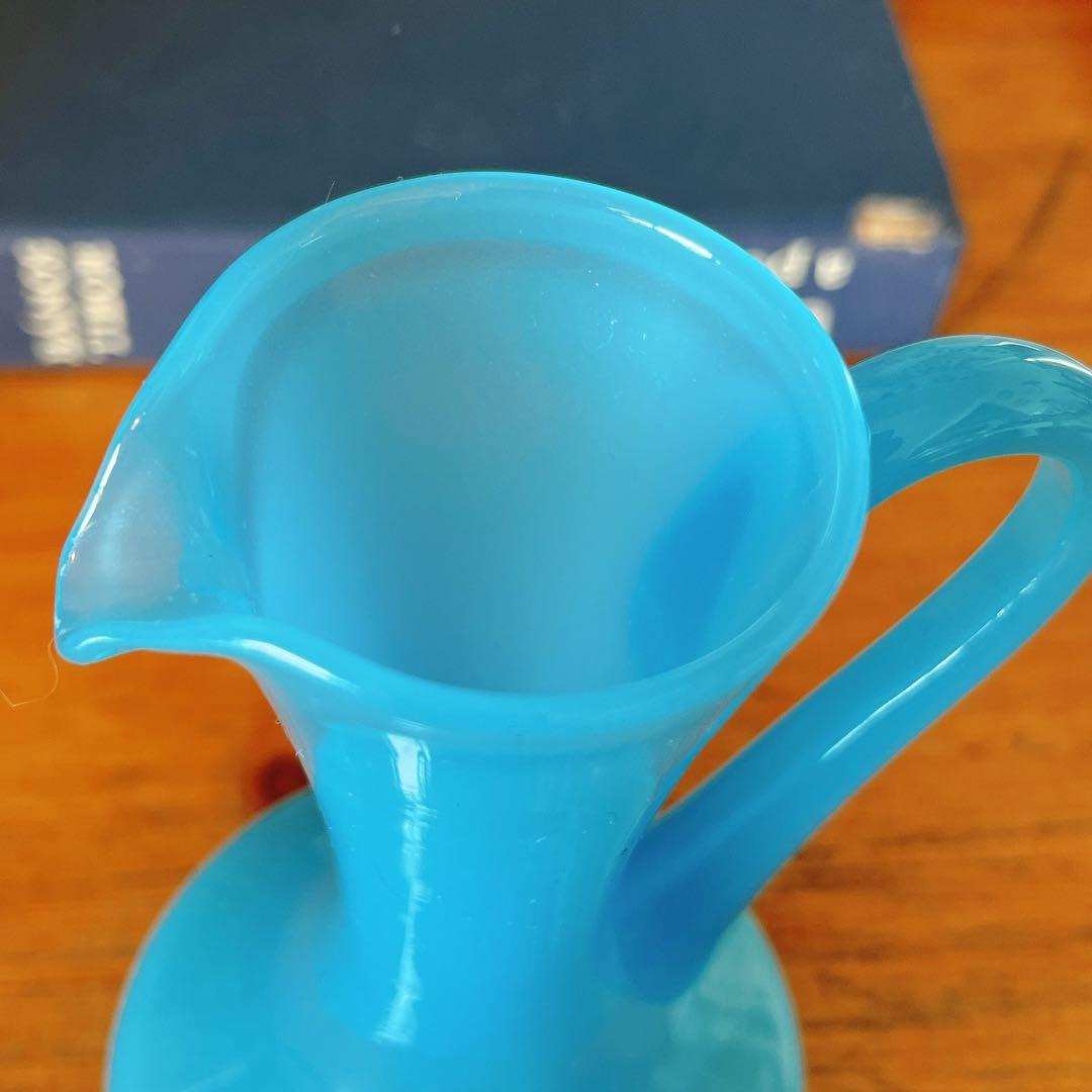 オパリンガラスのブルーピシェ