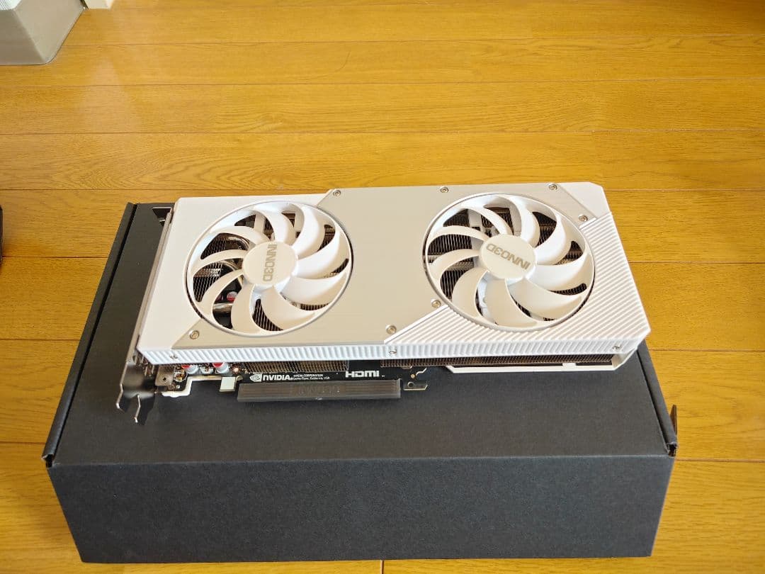 極美品 INNO3D GeForce RTX 5060 Ti 16GB ホワイト