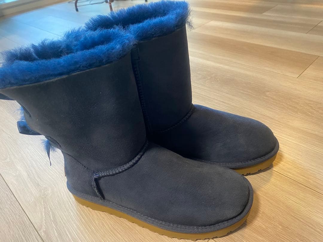 お値下げしました‼️UGG リボンムートンブーツ / ネイビー系