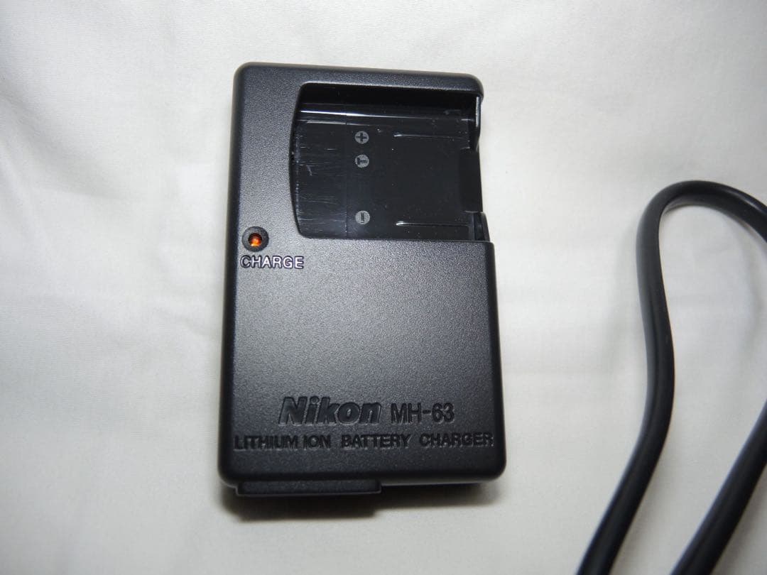 ニコンNikon COOLPIX S700 アーバンブラック専用ケース付き 美品