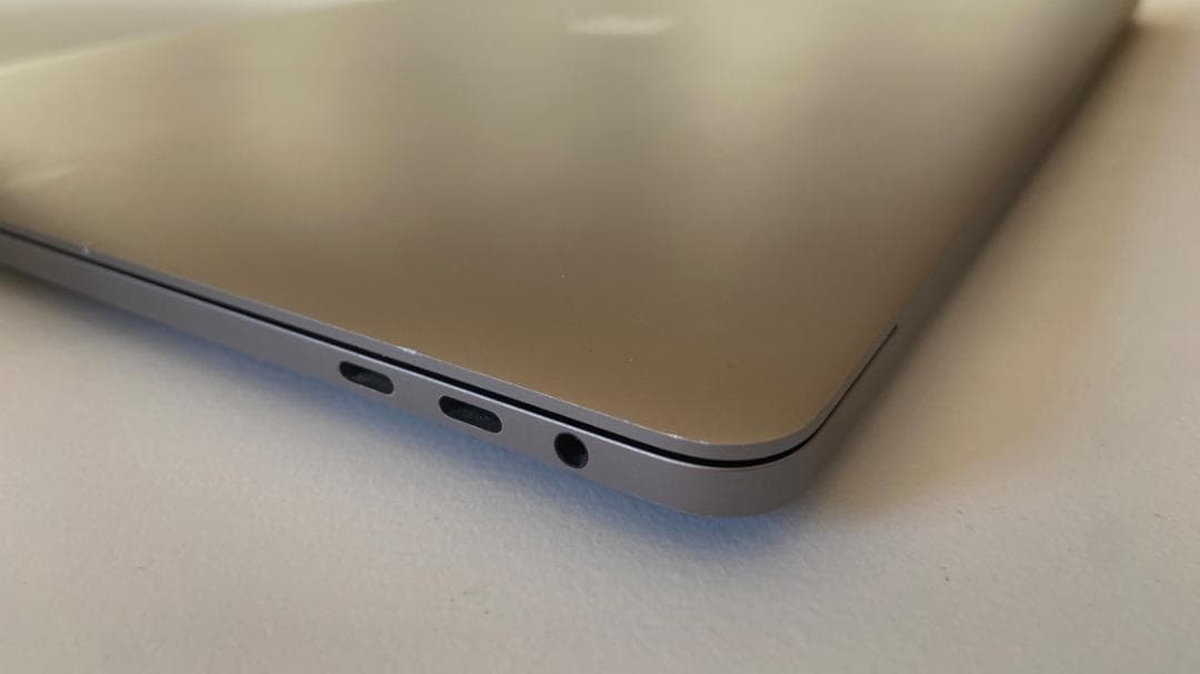 MacBook本体 MacBook Pro 15\" Intel i7 / 16GB / 512GB