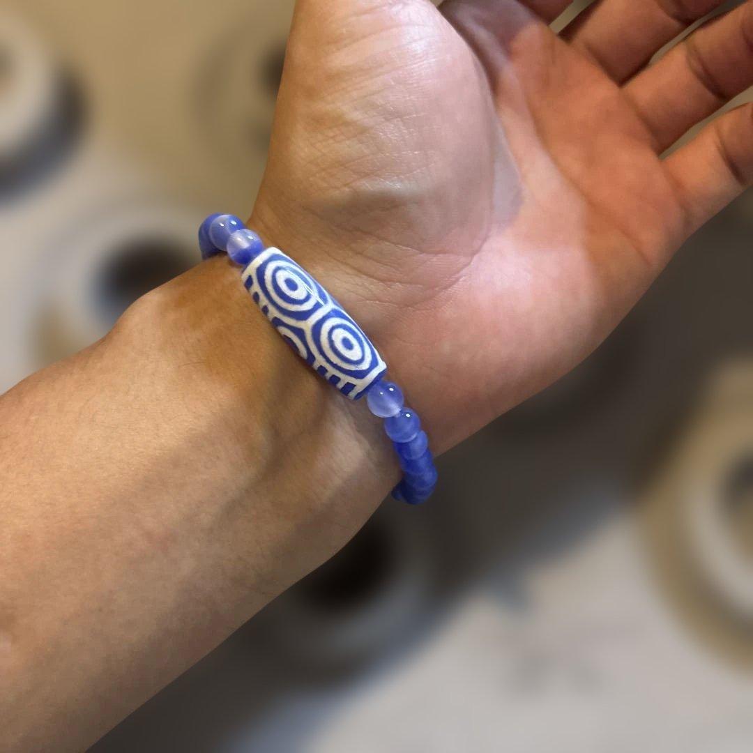 すごいズンとくる！青玉髄天珠、龍眼天珠、青のファイヤーアゲート！すごい！