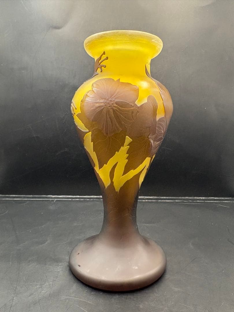 エミールガレ タイプ花と葉のモチーフ ガラス花瓶、本2点