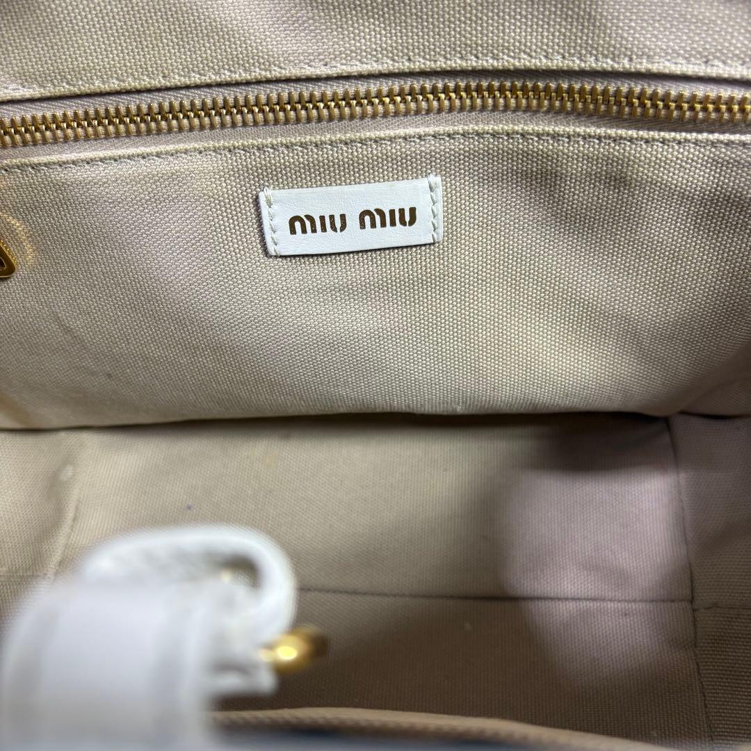 MIU MIU バッグ ロゴ カーフレザー カゴバッグ 白