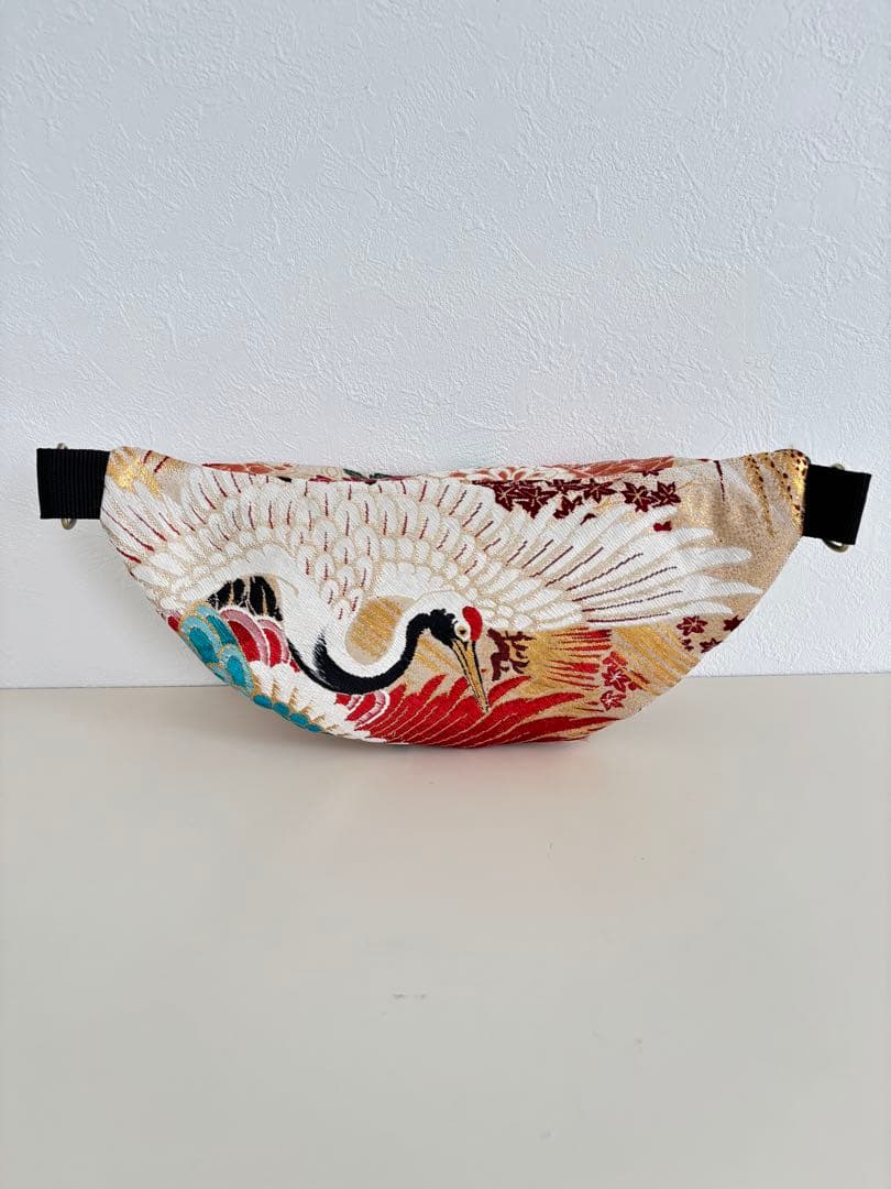 帯リメイク・鶴のボディバッグ　スリングバッグ