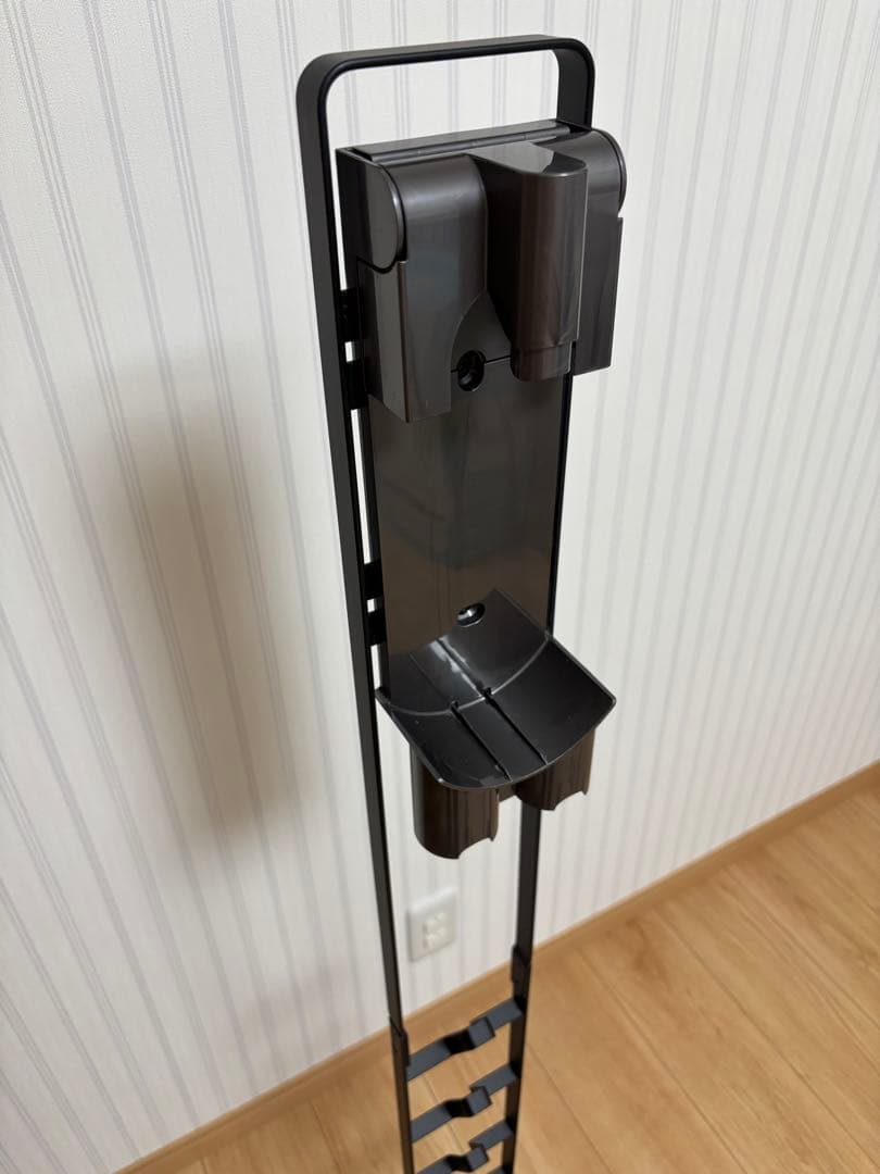 【S】 Dyson V7 SV11 コードレスクリーナー　スタンドセット