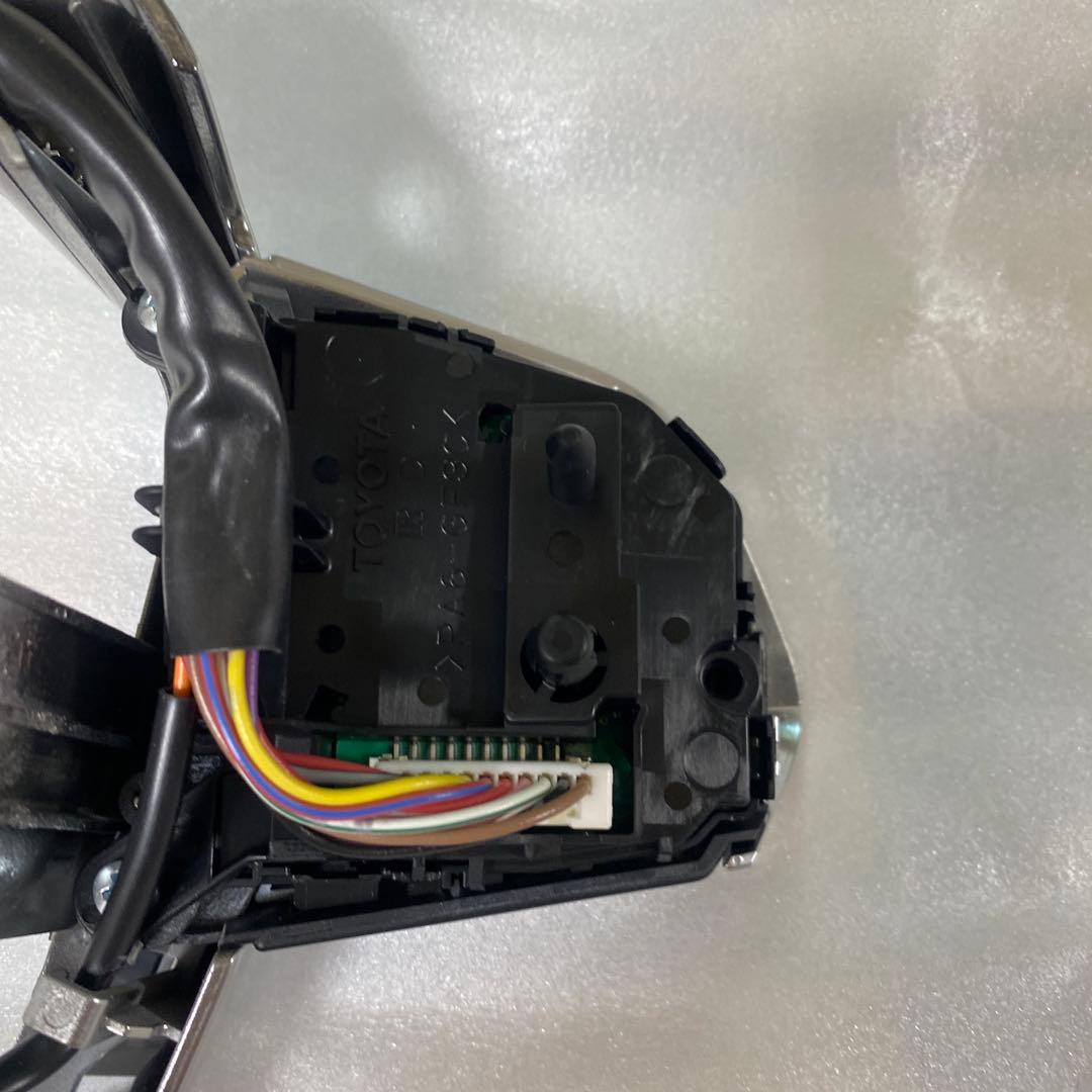 美品 グラージオ 220クラウン ステアリングスイッチ ASSY 金属調