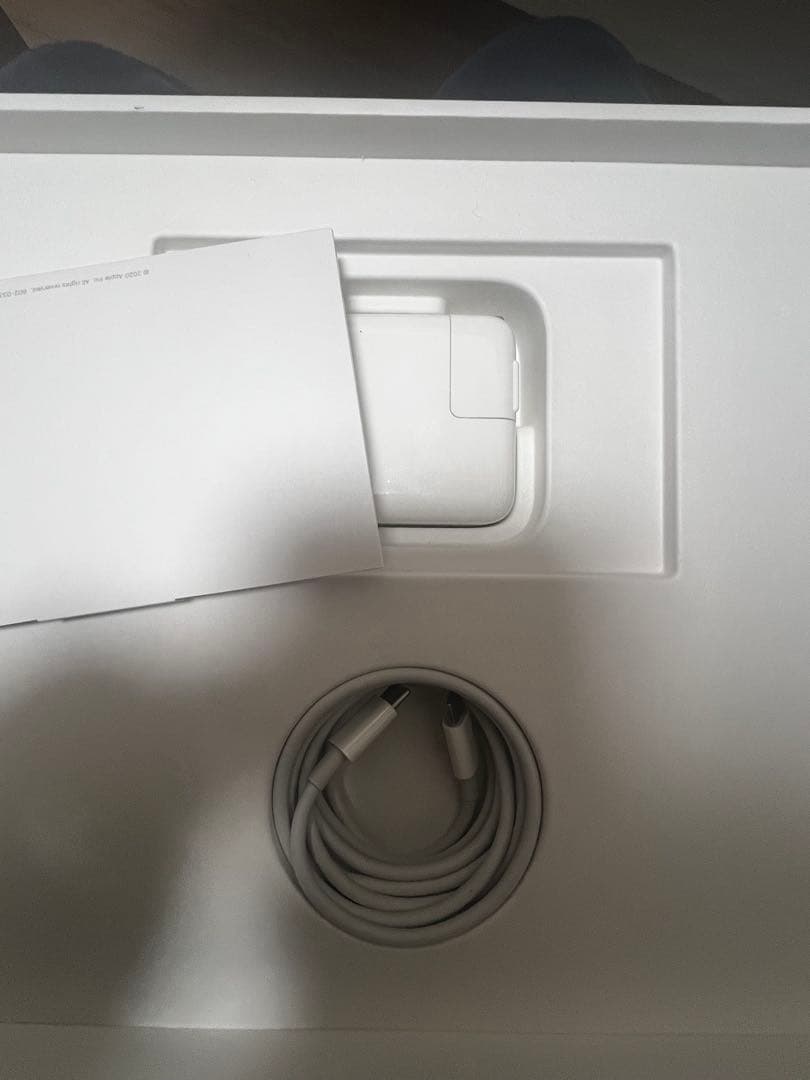 Apple MacBook Air 本体 スペースグレー　充電/使用回数-2回