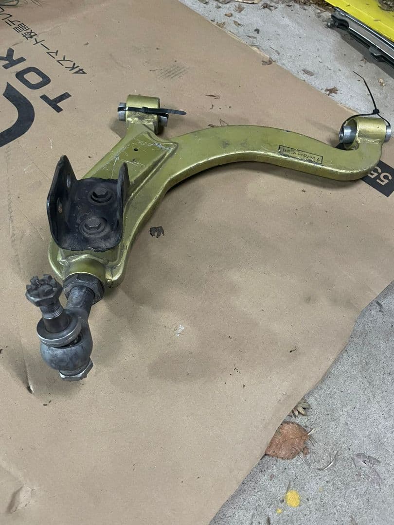 トヨタ ソアラ30 イケヤ フロントロアアーム　右