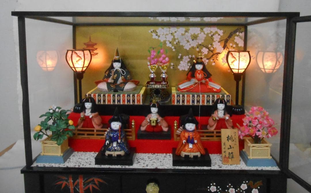 G03 ガラスケース 塗枠 高さ約53㌢ 幅約73㌢ 奥行約42㌢ 木目込雛