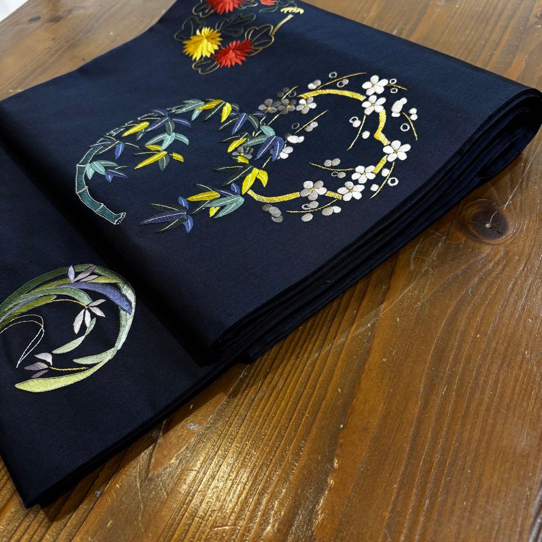 名古屋帯　九寸名古屋帯　濃紺に花丸　刺繍　開き名古屋　長さ366 o1588