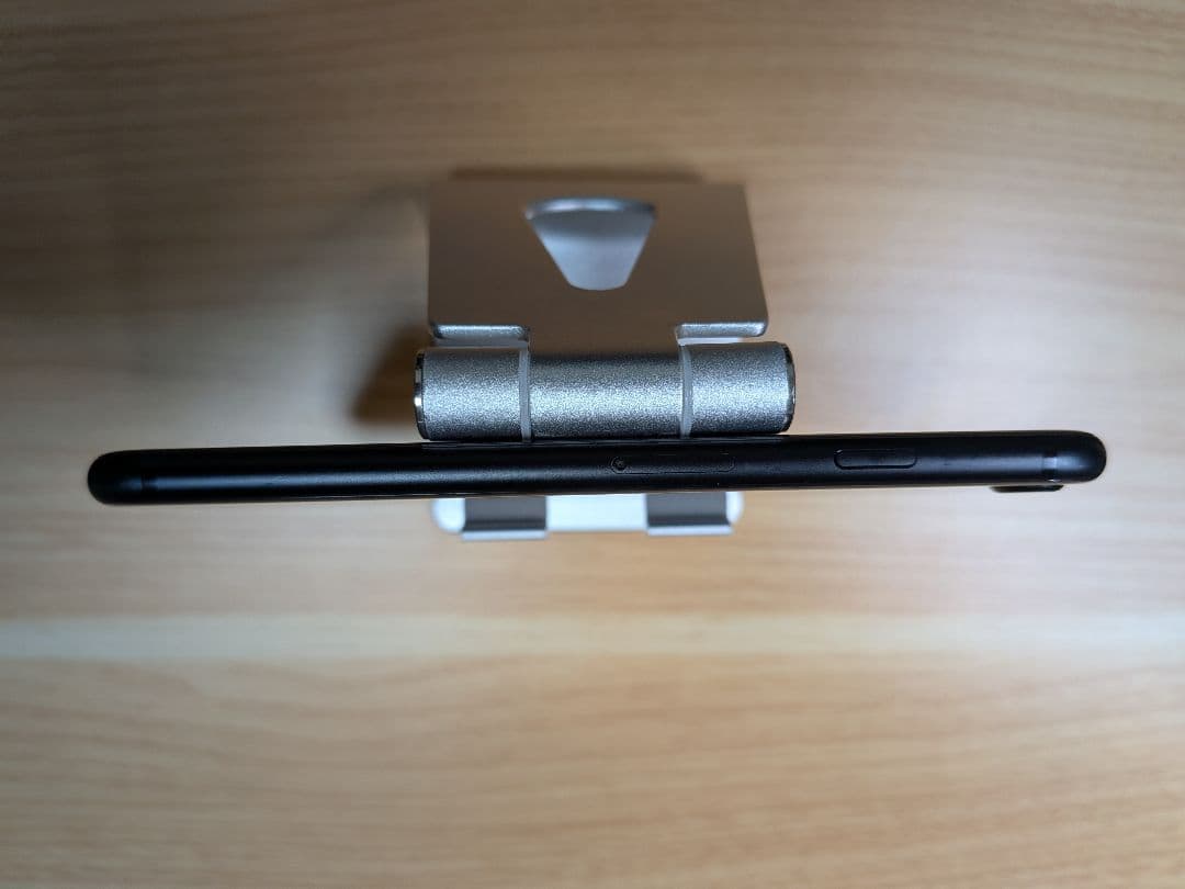 Apple iPhone SE 64GB ブラック本体