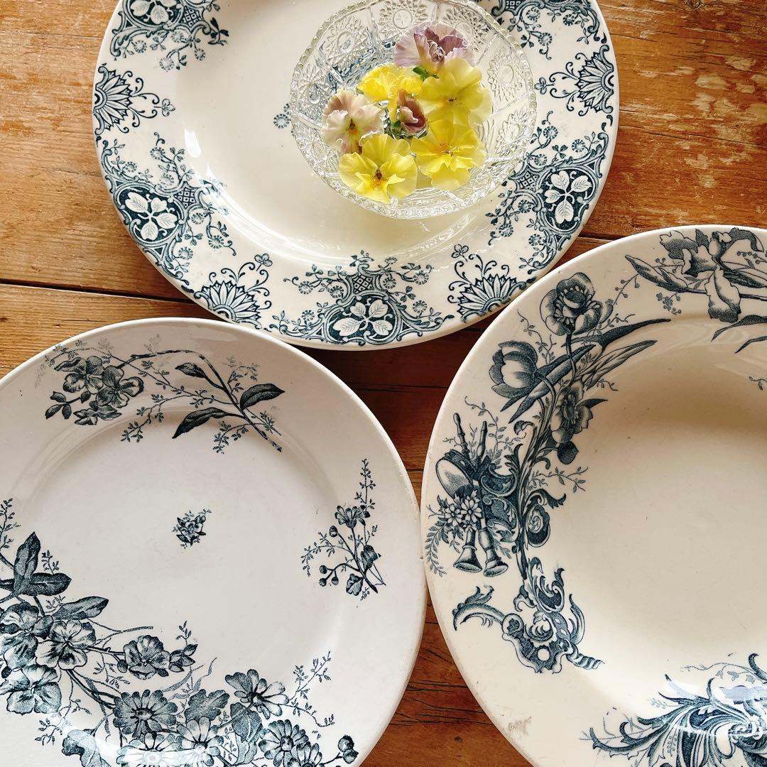 フランス　ブルーの花柄のデザートプレート