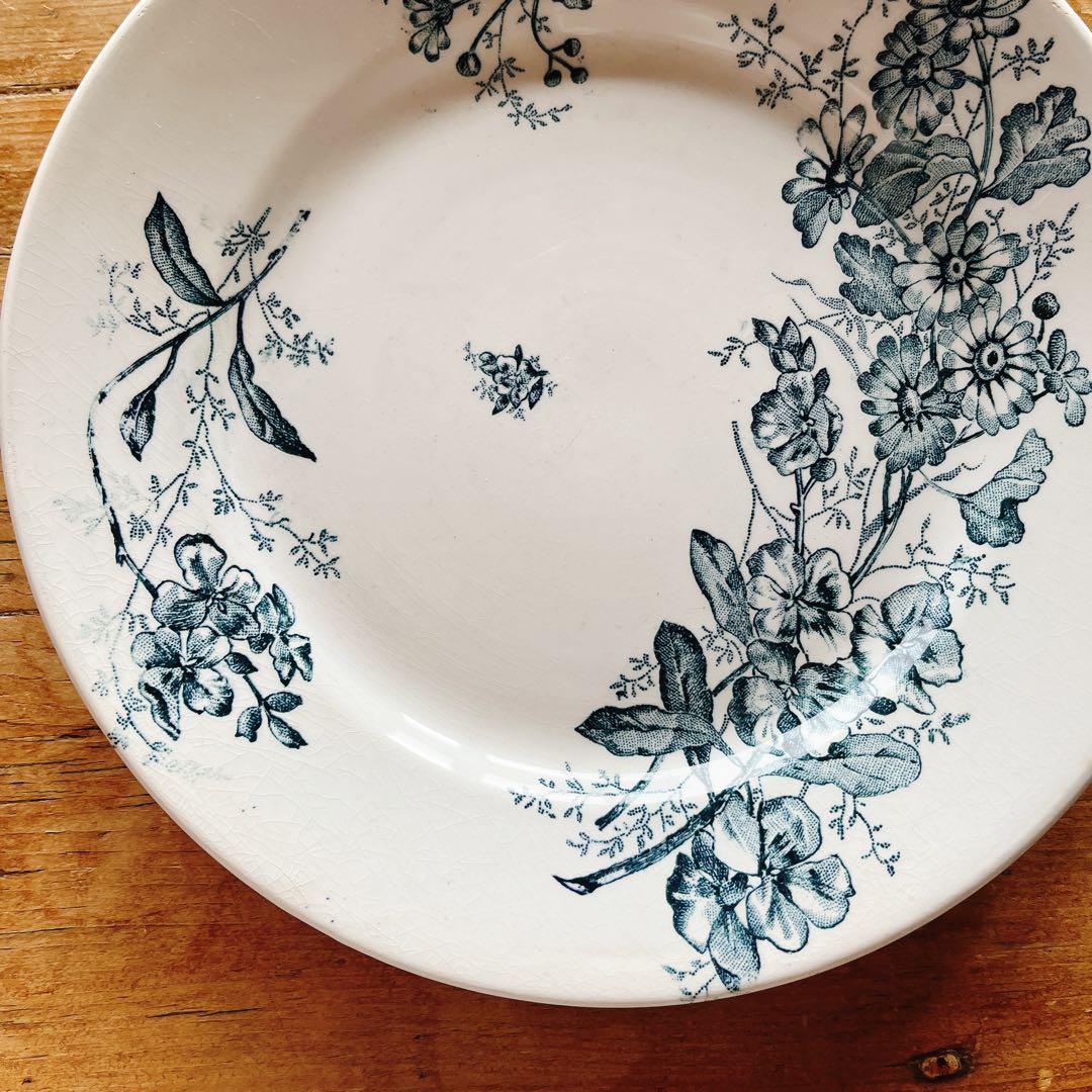 フランス　ブルーの花柄のデザートプレート