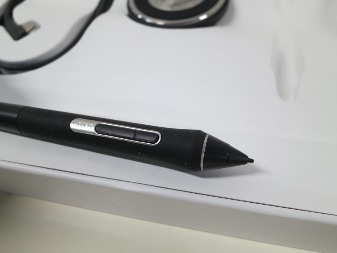 美品 Wacom Intuos Pro PTH-660 ペンタブレット