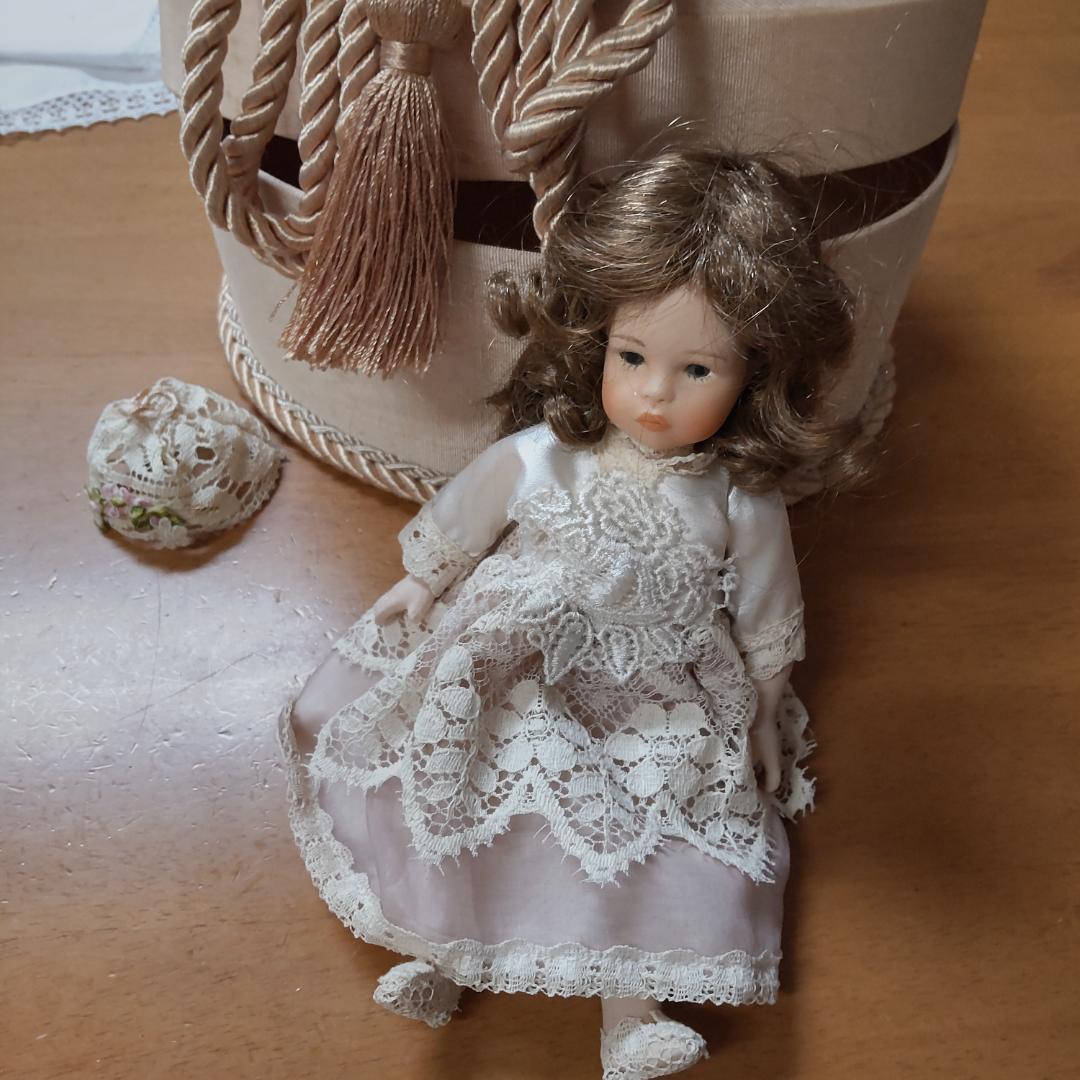 カルトナージュ　人形　ドール　イタリア　アンティーク風　ヴィクトリアン