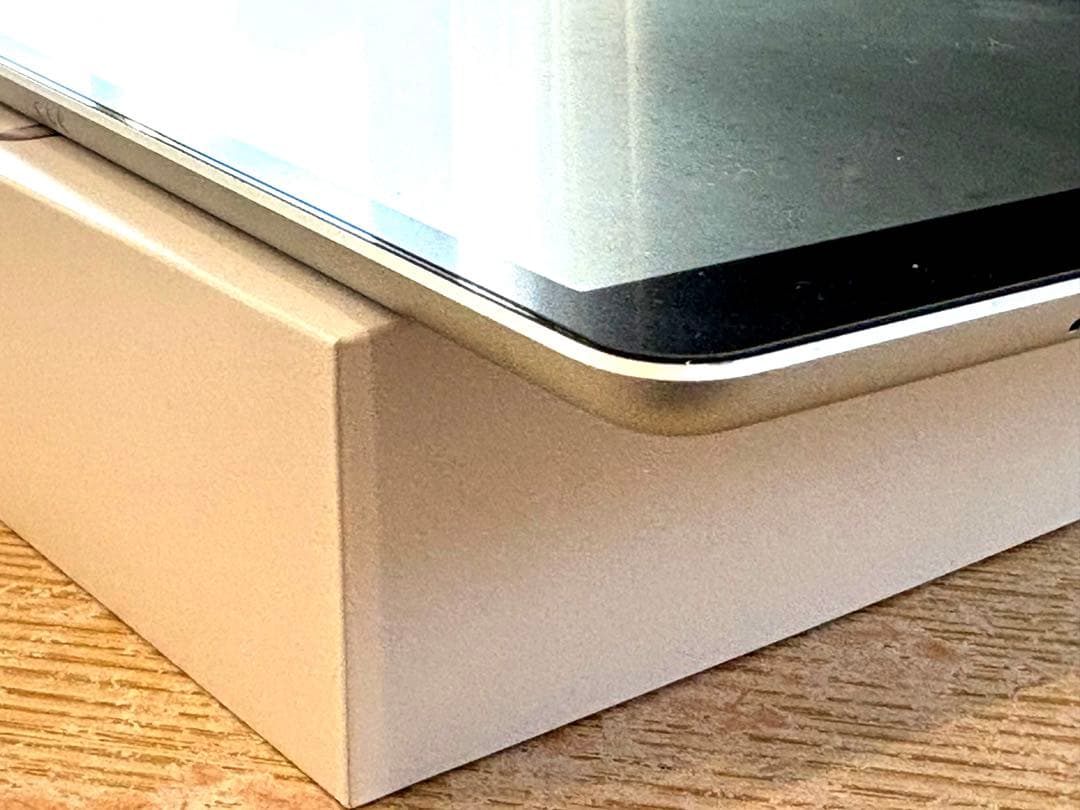 y*u様 ⭐️ iPad 第9世代　シルバー 本体と充電ケーブル付き⭐️