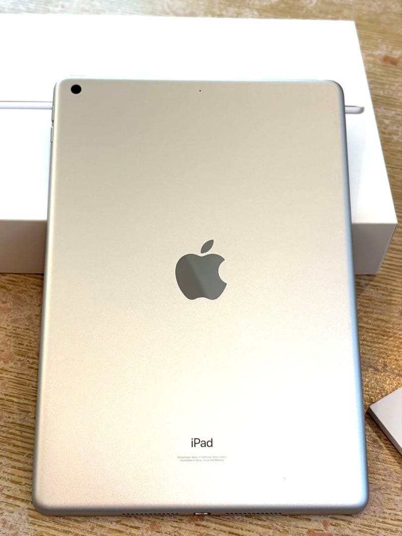 y*u様 ⭐️ iPad 第9世代　シルバー 本体と充電ケーブル付き⭐️