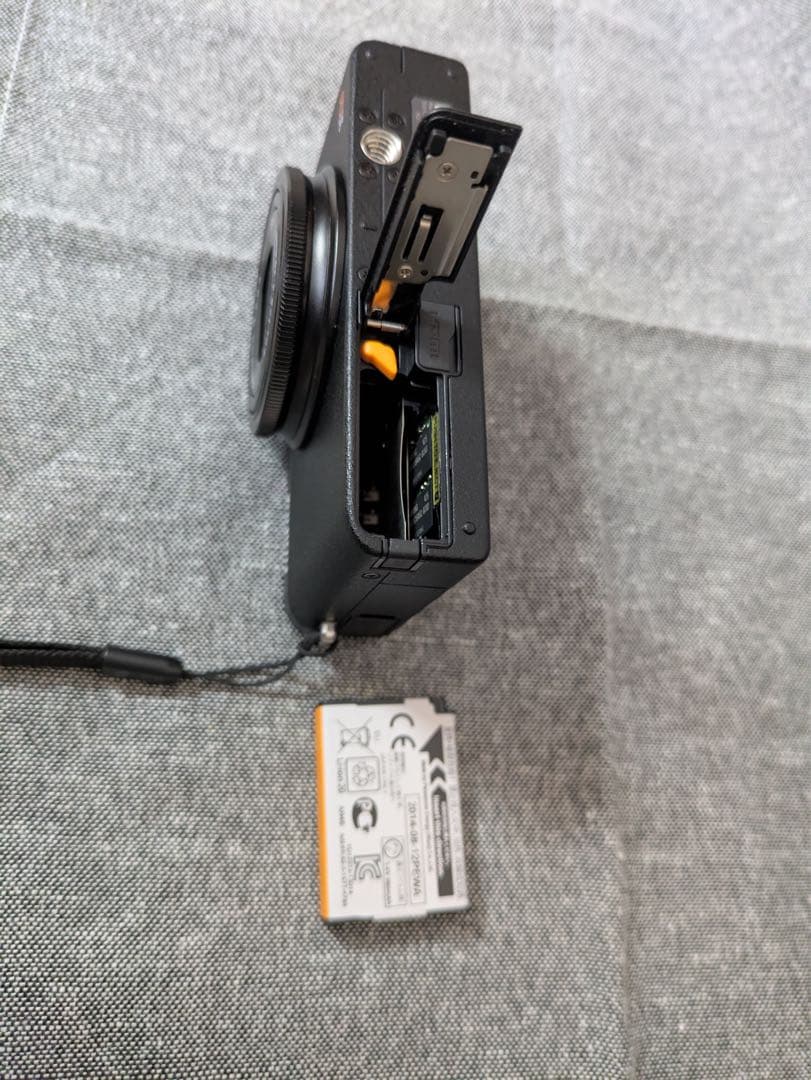 FUJIFILM　富士フィルム XQ1