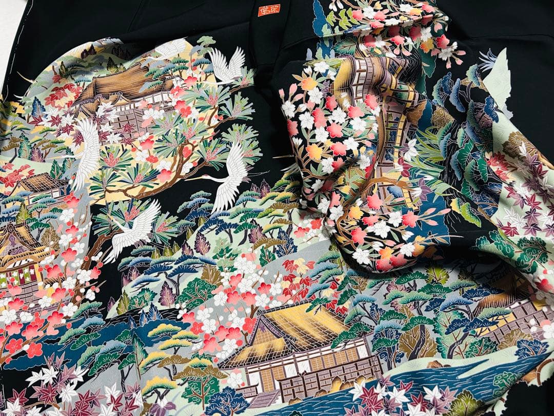 作家物　縁起の良い郡鶴に美しい四季の花々が美しく品格溢れる黒留袖完全フルセット